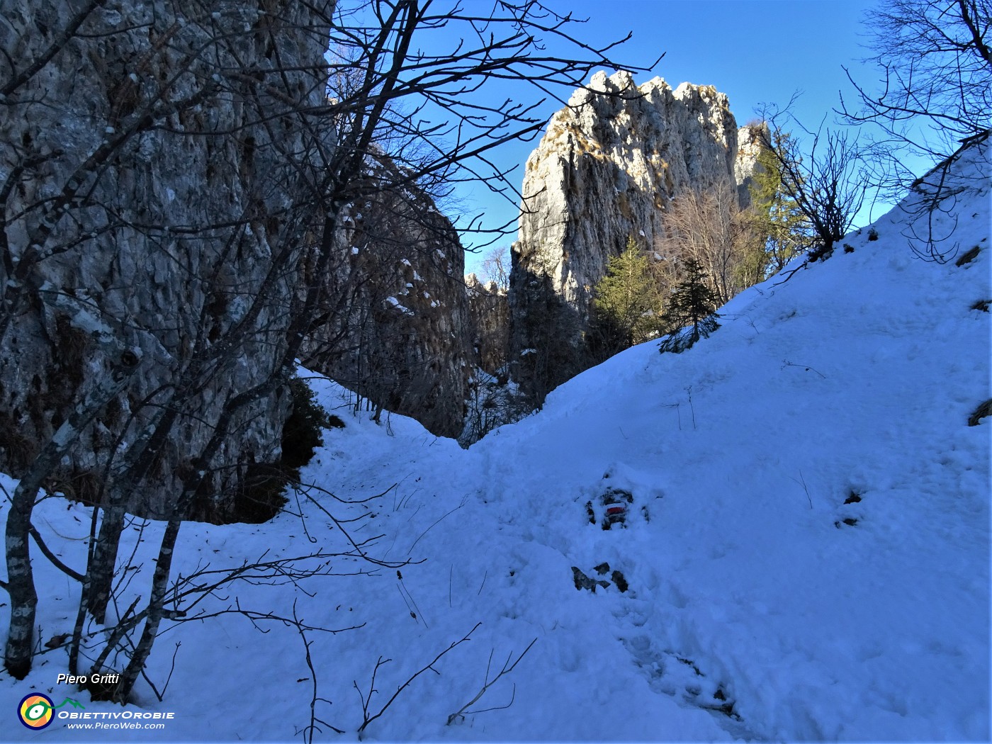 33 Pestando neve molliccia in scioglimento.JPG